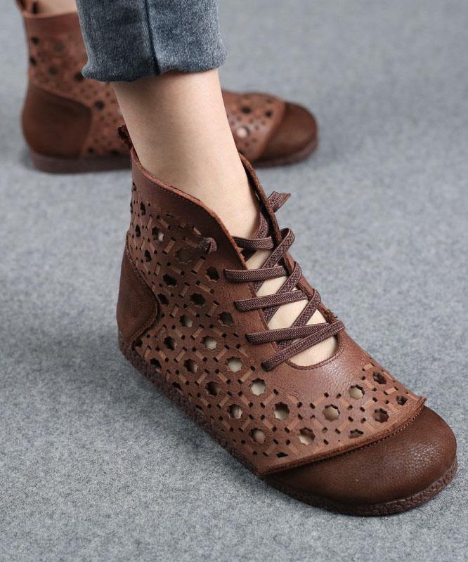 ブラウンの本革アンクルブーツ