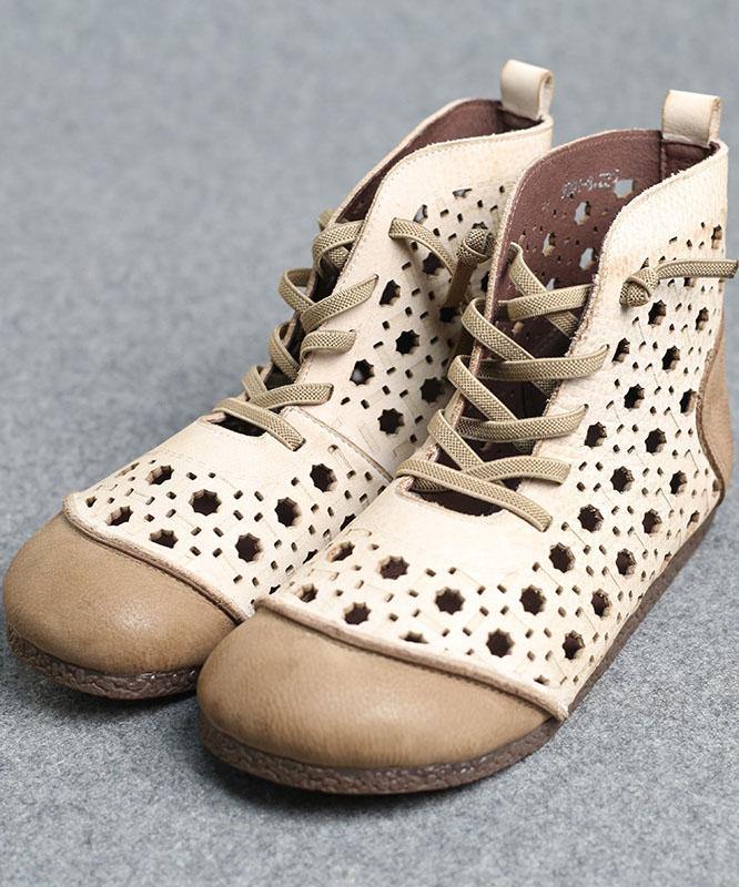 ブラウンの本革アンクルブーツ