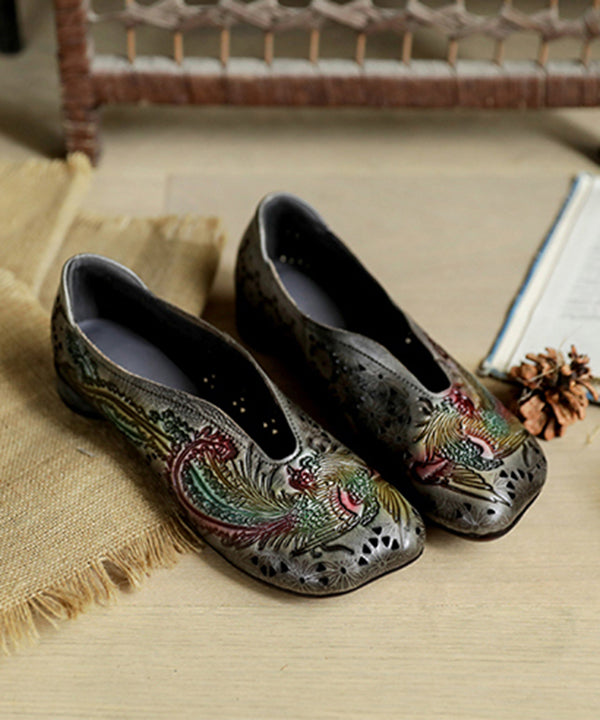 グレーのフラットフットシューズ 牛革 シンプルなエンボス加工 くり抜きフラットフットシューズ