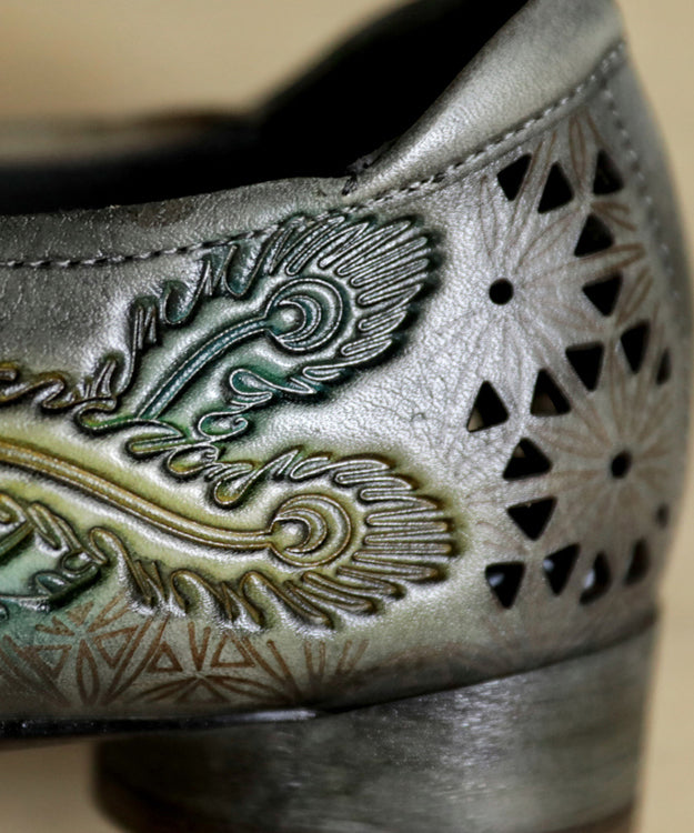 グレーのフラットフットシューズ 牛革 シンプルなエンボス加工 くり抜きフラットフットシューズ