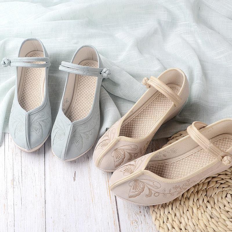 スプライシンググリーンの刺繍入りオリエンタルバックルストラップウェッジハイウェッジヒールシューズ