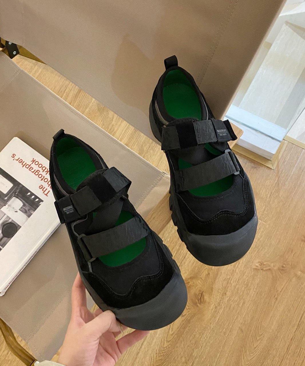 ユニークなクロスストラップフラットフットシューズ ベージュフェイクレザー